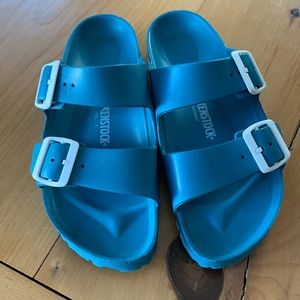 Water friendly Arizona Birkenstocks. Size 37